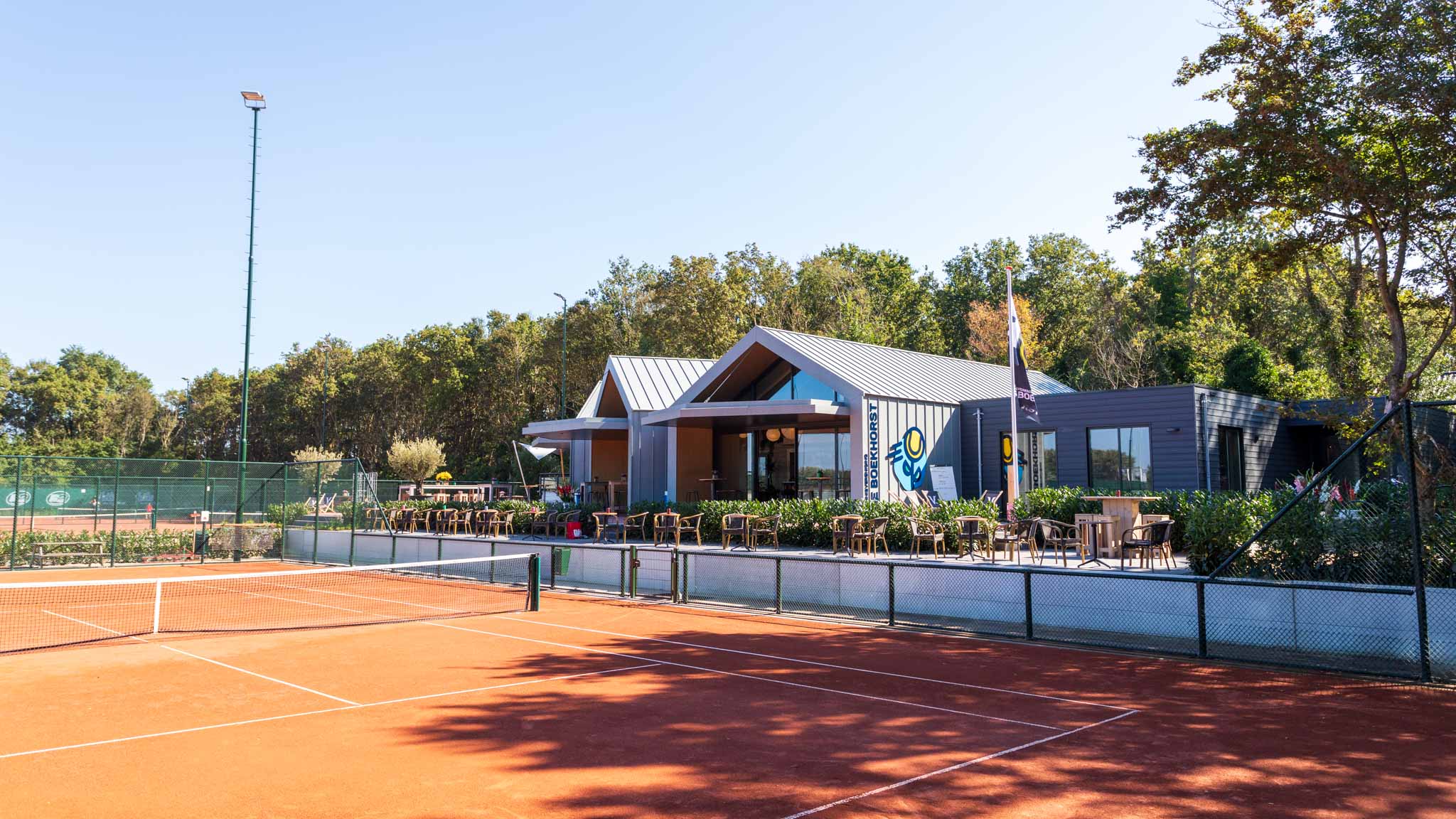 moordenaar Recensie Microbe Clubhuis Tennisvereniging De Boekhorst | De Raad Bouw
